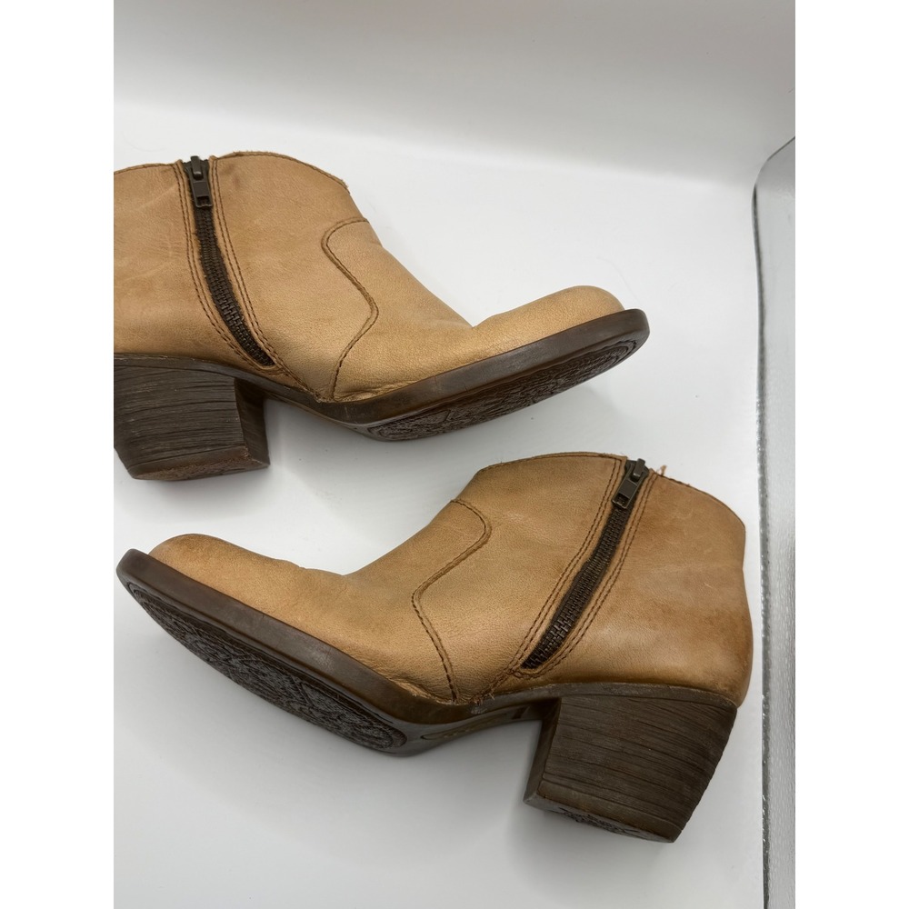 Born Tan Leather Ankle Boots Western Block Heel Side Zip Booties Womens 7M - Picture 1 of 6